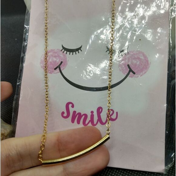 Gold bar simplistic minimalist necklace - Picture 2 of 2